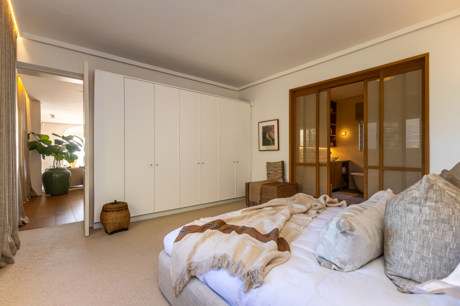 1 Bedroom Property for Sale in Sea Point Western Cape